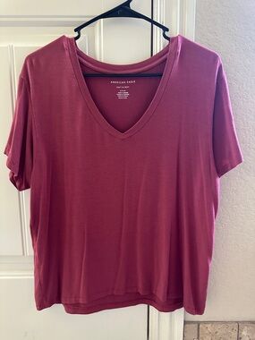 American Eagle Outfitters Mauve V-Neck Short Sleeve Tee